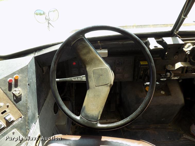 image for item DB9716 1990 International 3800 school bus