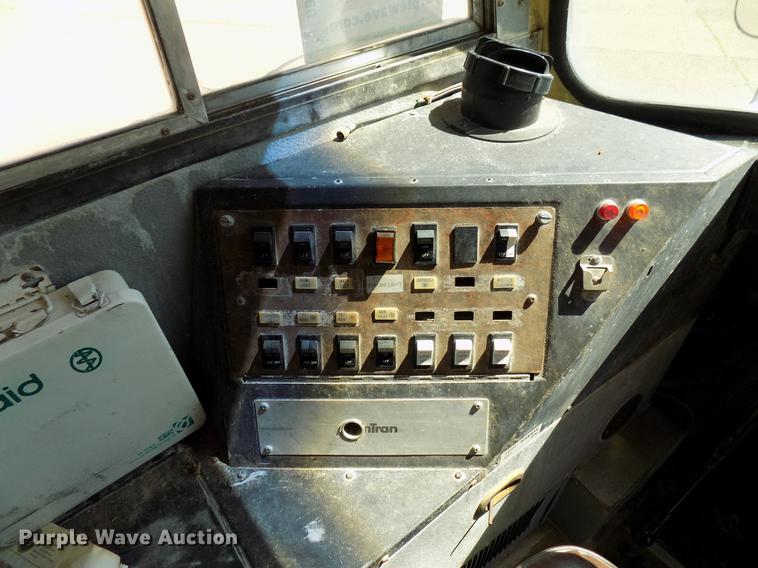 image for item DB9716 1990 International 3800 school bus