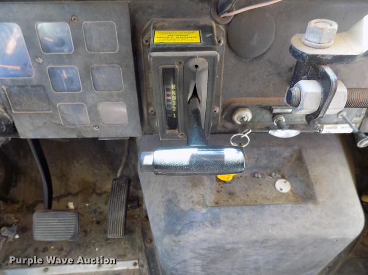 image for item DB9716 1990 International 3800 school bus