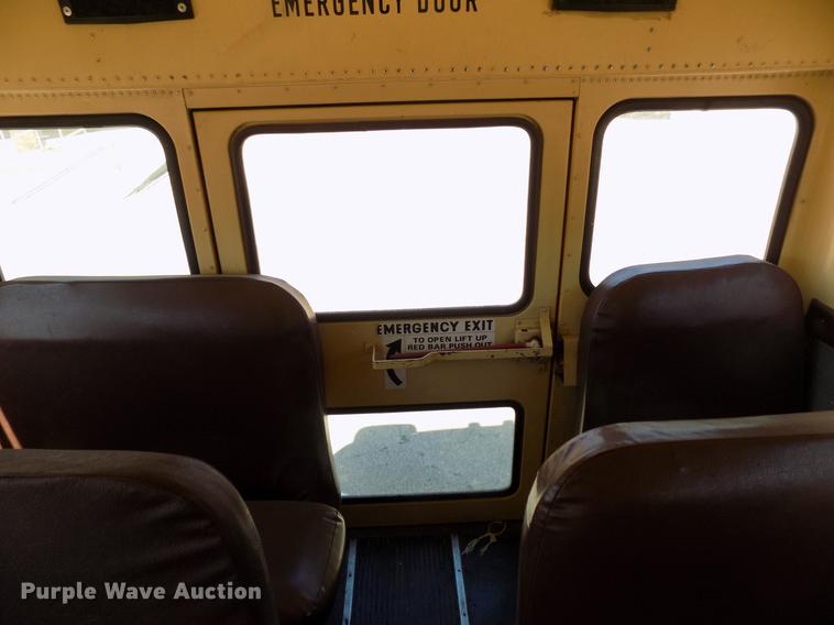 image for item DB9716 1990 International 3800 school bus