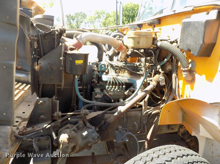 image for item DB9716 1990 International 3800 school bus