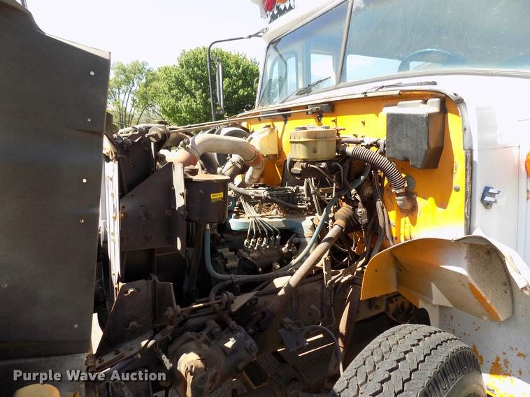 image for item DB9716 1990 International 3800 school bus