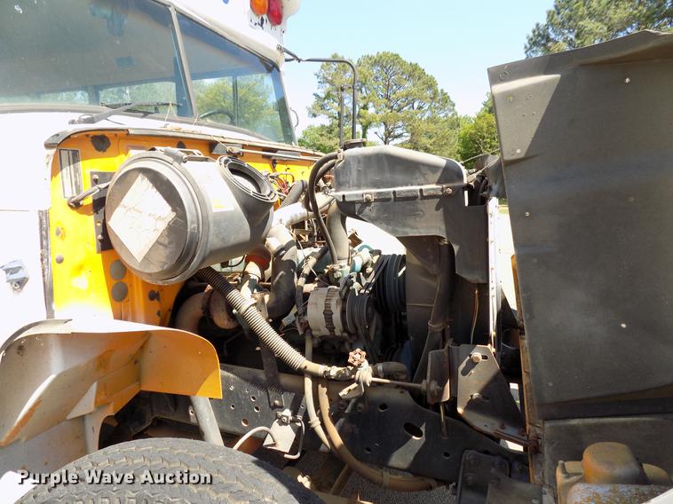 image for item DB9716 1990 International 3800 school bus