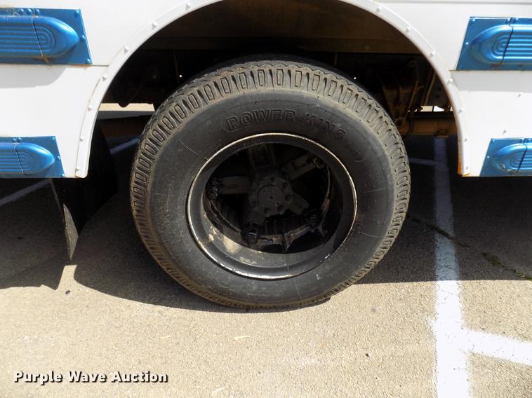 image for item DB9716 1990 International 3800 school bus