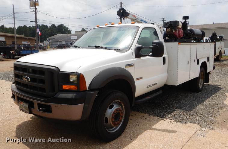 image for item DC0229 2005 Ford F550 Super Duty service truck with crane