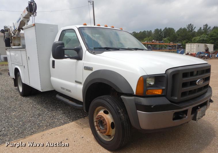image for item DC0229 2005 Ford F550 Super Duty service truck with crane
