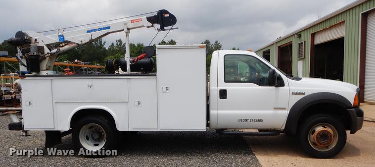 image for item DC0229 2005 Ford F550 Super Duty service truck with crane