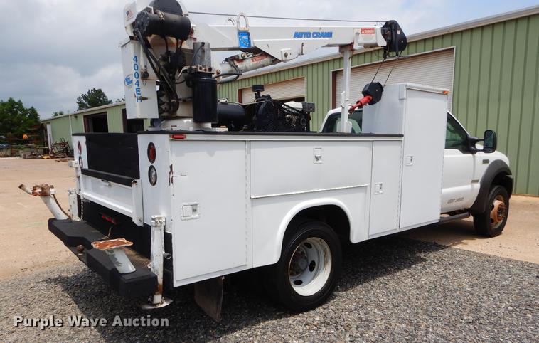 image for item DC0229 2005 Ford F550 Super Duty service truck with crane
