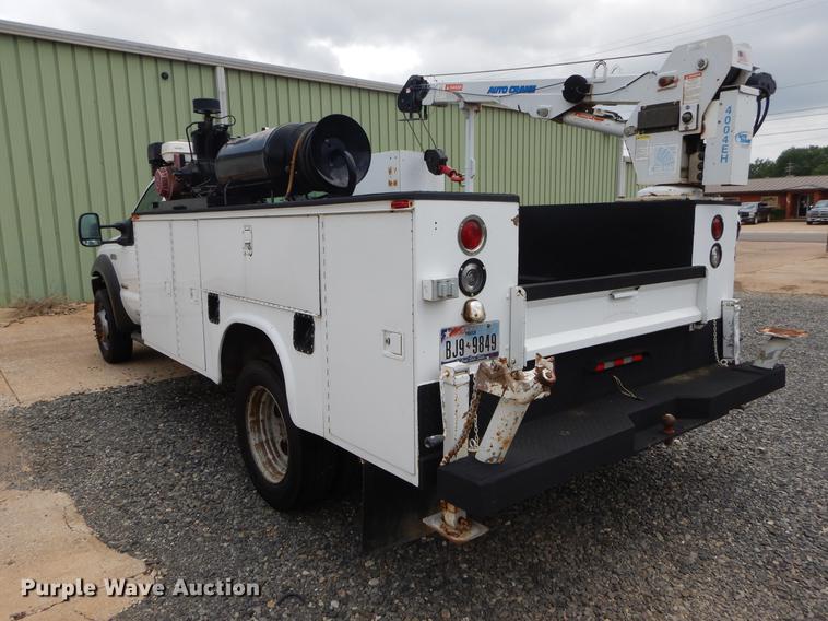 image for item DC0229 2005 Ford F550 Super Duty service truck with crane