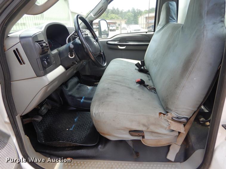 image for item DC0229 2005 Ford F550 Super Duty service truck with crane