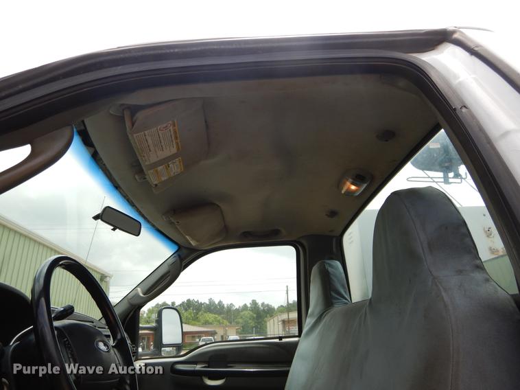 image for item DC0229 2005 Ford F550 Super Duty service truck with crane