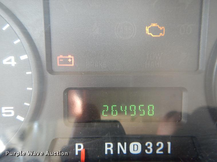 image for item DC0229 2005 Ford F550 Super Duty service truck with crane