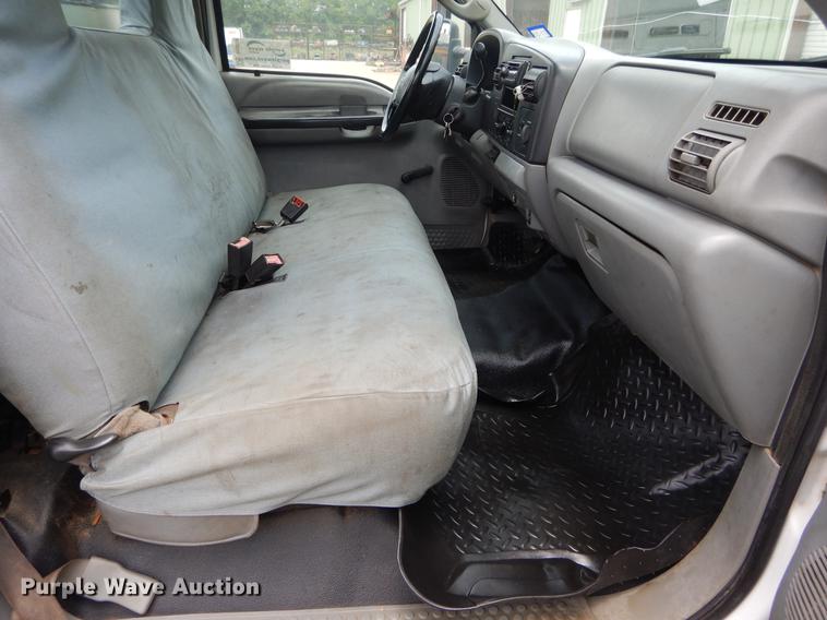 image for item DC0229 2005 Ford F550 Super Duty service truck with crane