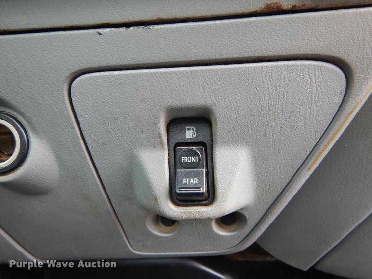 image for item DC0229 2005 Ford F550 Super Duty service truck with crane