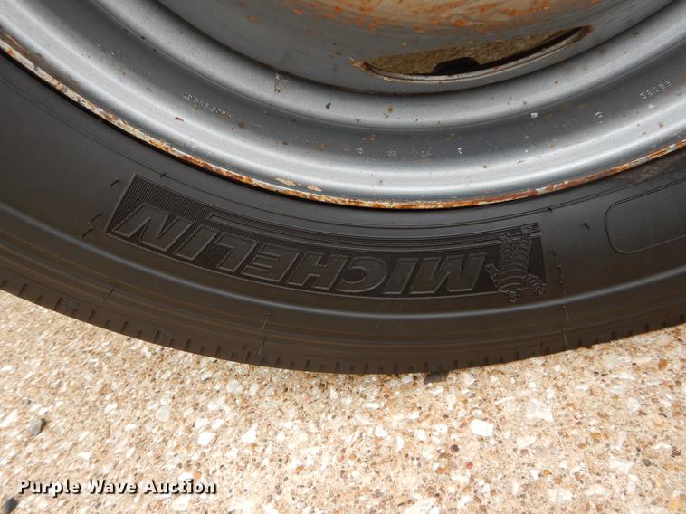 image for item DC0229 2005 Ford F550 Super Duty service truck with crane