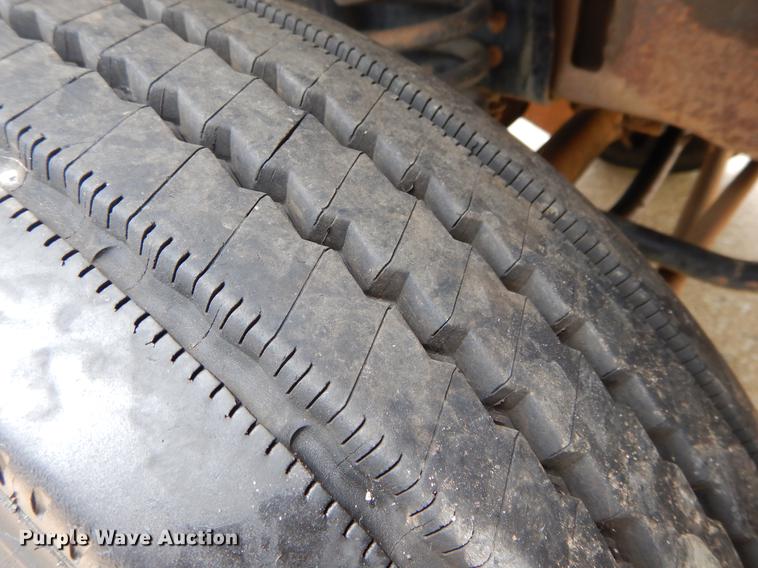 image for item DC0229 2005 Ford F550 Super Duty service truck with crane