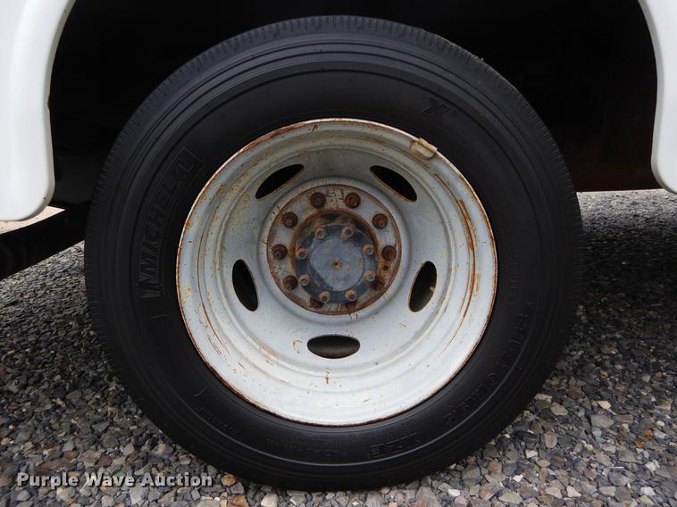 image for item DC0229 2005 Ford F550 Super Duty service truck with crane