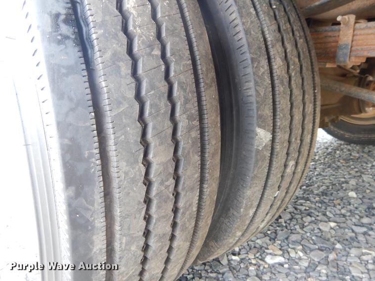 image for item DC0229 2005 Ford F550 Super Duty service truck with crane