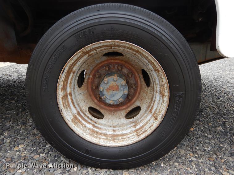 image for item DC0229 2005 Ford F550 Super Duty service truck with crane