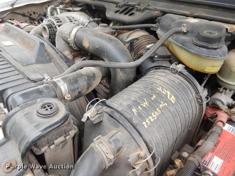 image for item DC0229 2005 Ford F550 Super Duty service truck with crane