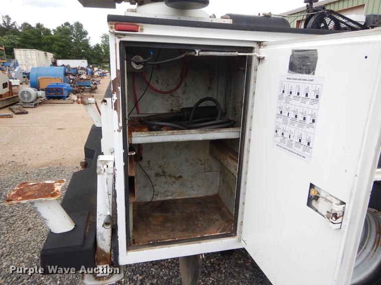 image for item DC0229 2005 Ford F550 Super Duty service truck with crane