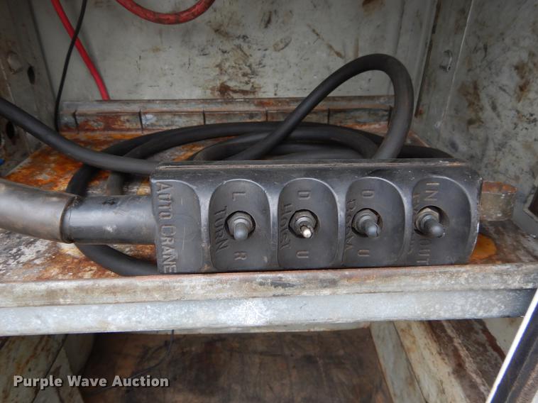 image for item DC0229 2005 Ford F550 Super Duty service truck with crane