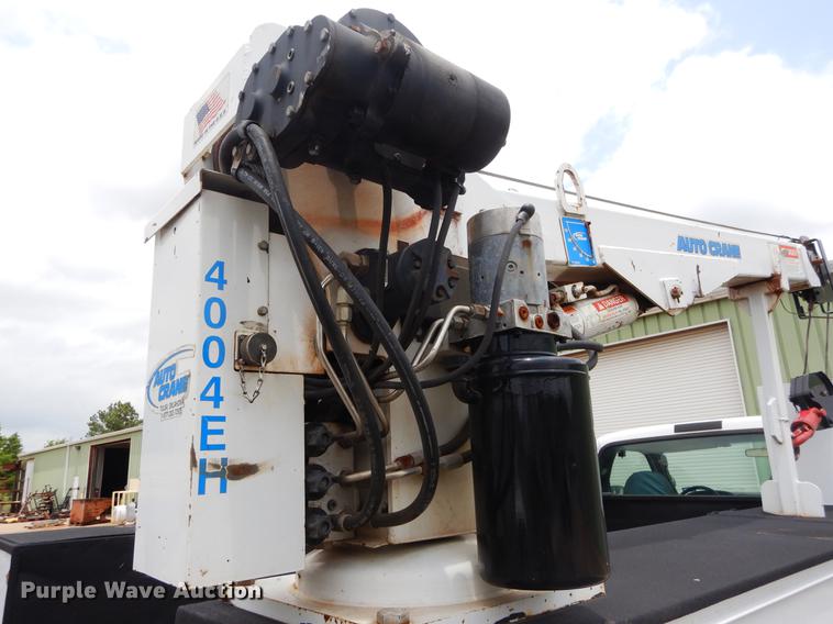 image for item DC0229 2005 Ford F550 Super Duty service truck with crane