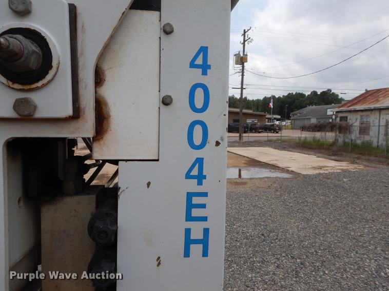 image for item DC0229 2005 Ford F550 Super Duty service truck with crane