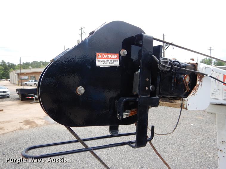 image for item DC0229 2005 Ford F550 Super Duty service truck with crane