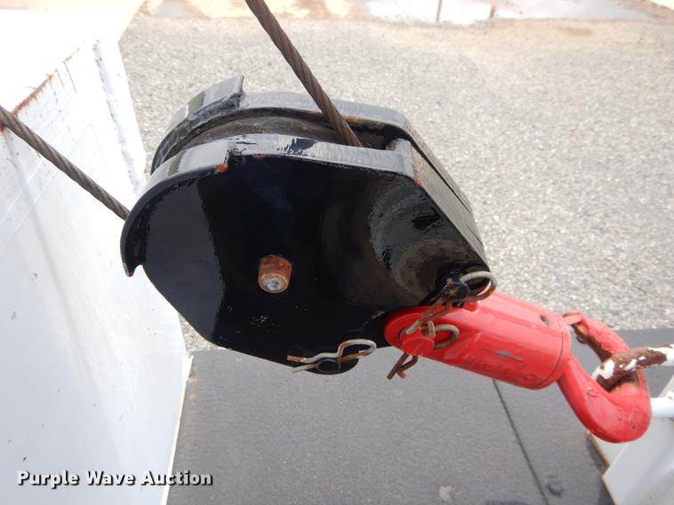 image for item DC0229 2005 Ford F550 Super Duty service truck with crane