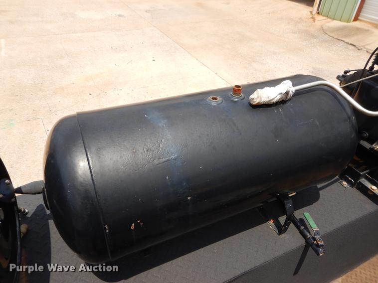 image for item DC0229 2005 Ford F550 Super Duty service truck with crane