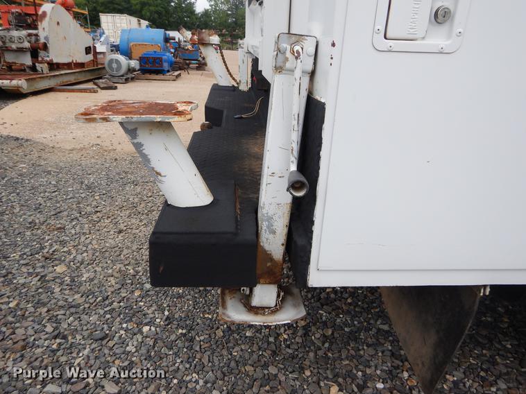 image for item DC0229 2005 Ford F550 Super Duty service truck with crane