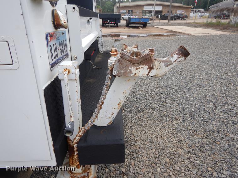 image for item DC0229 2005 Ford F550 Super Duty service truck with crane