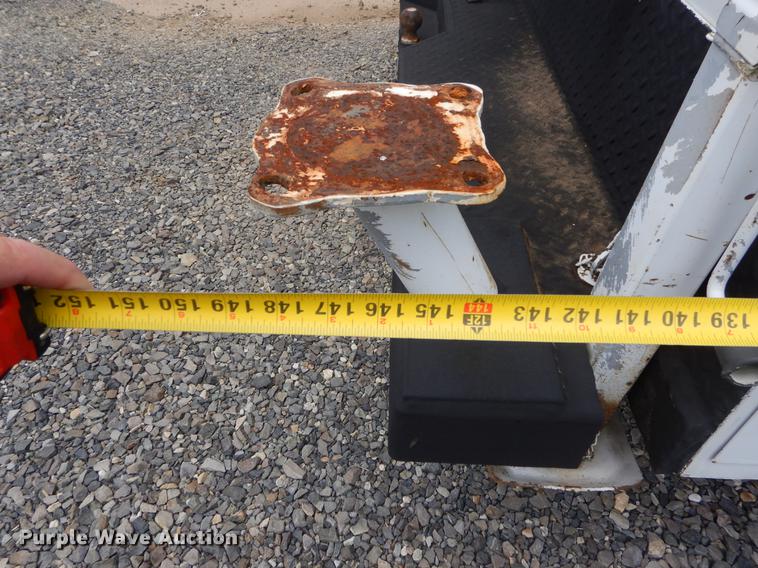 image for item DC0229 2005 Ford F550 Super Duty service truck with crane