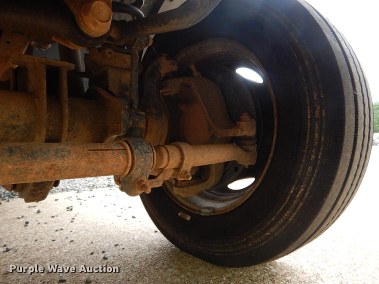 image for item DC0229 2005 Ford F550 Super Duty service truck with crane