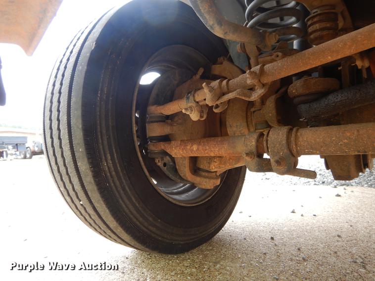 image for item DC0229 2005 Ford F550 Super Duty service truck with crane