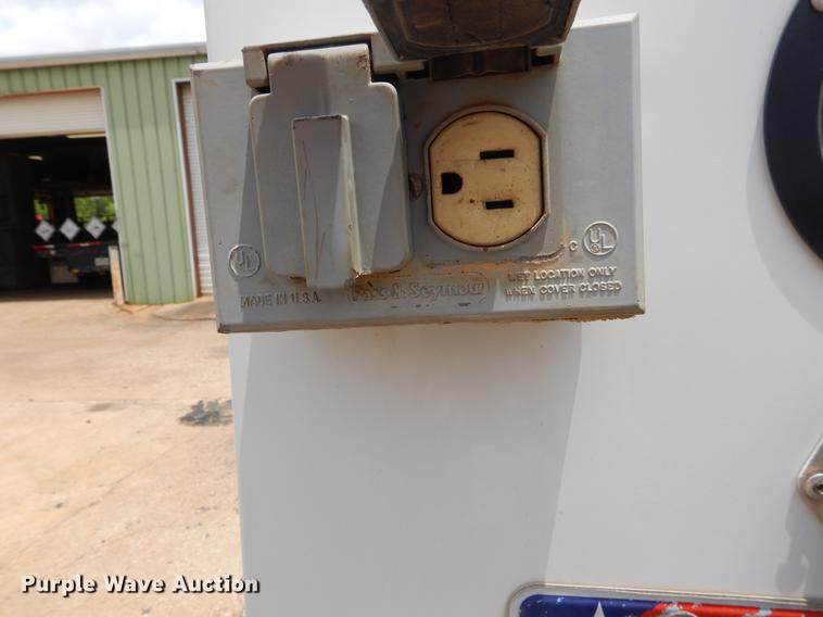 image for item DC0229 2005 Ford F550 Super Duty service truck with crane