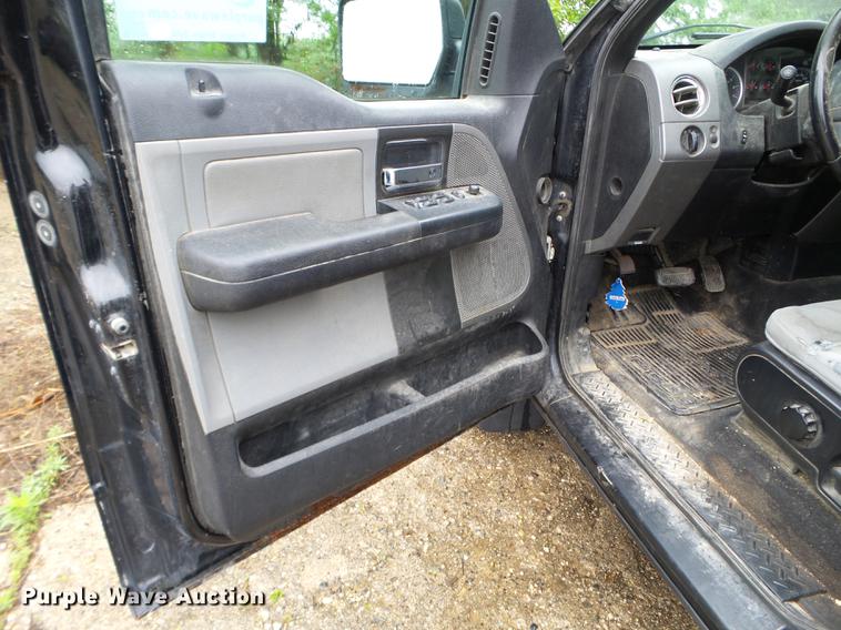 image for item DC4576 2004 Ford F150 SuperCrew pickup truck