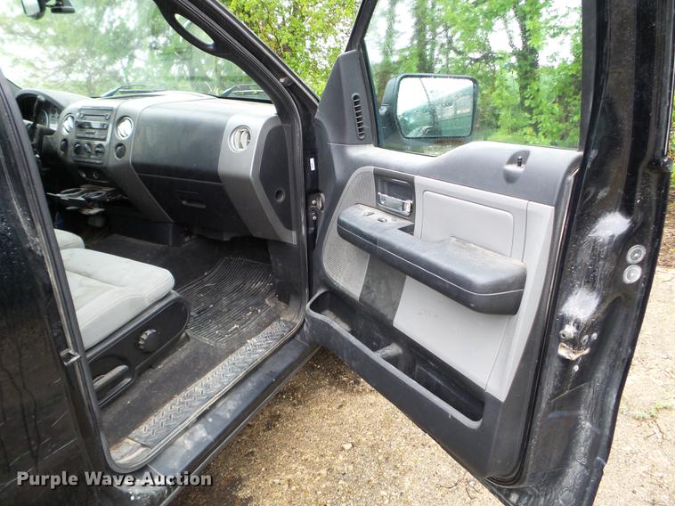 image for item DC4576 2004 Ford F150 SuperCrew pickup truck