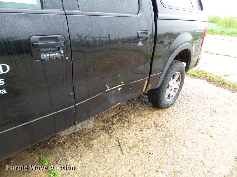 image for item DC4576 2004 Ford F150 SuperCrew pickup truck