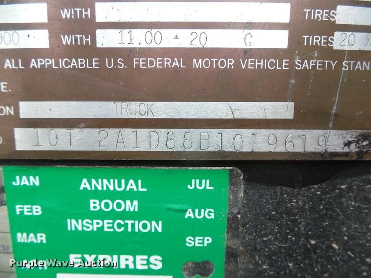 image for item DC5174 1981 Oshkosh A-1844-1 ladder fire truck