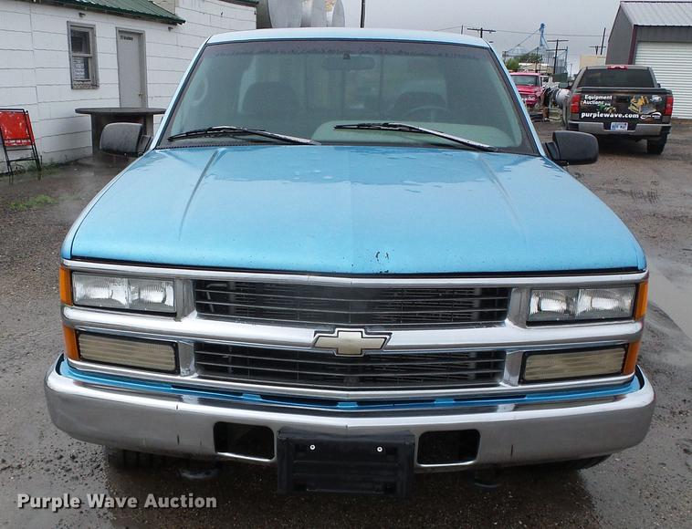 image for item DC5175 1995 GMC Sierra C2500 Ext. Cab pickup truck