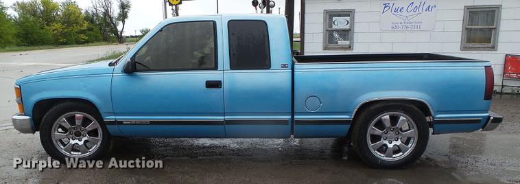 image for item DC5175 1995 GMC Sierra C2500 Ext. Cab pickup truck