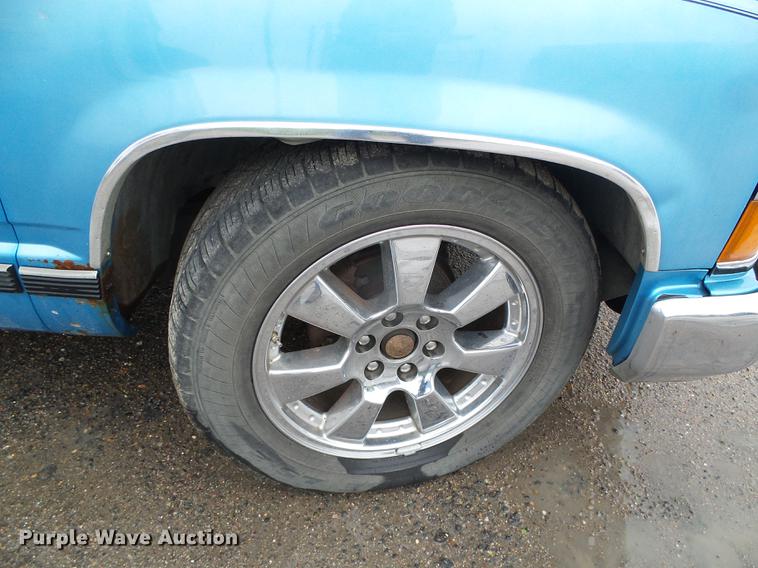 image for item DC5175 1995 GMC Sierra C2500 Ext. Cab pickup truck