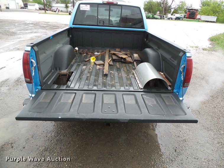 image for item DC5175 1995 GMC Sierra C2500 Ext. Cab pickup truck