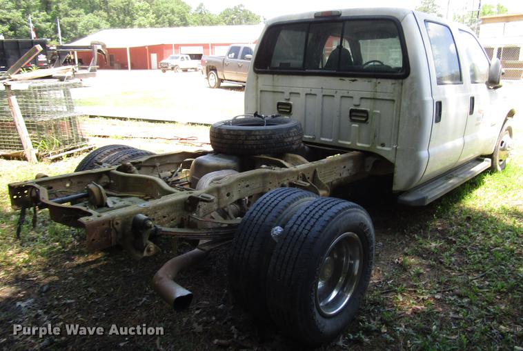 image for item DD3006 2006 Ford F350 Super Duty Crew Cab pickup truck cab and chassis