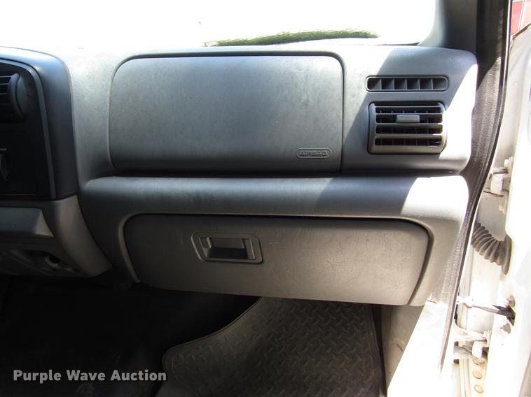 image for item DD3006 2006 Ford F350 Super Duty Crew Cab pickup truck cab and chassis