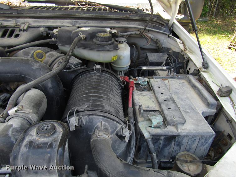 image for item DD3006 2006 Ford F350 Super Duty Crew Cab pickup truck cab and chassis