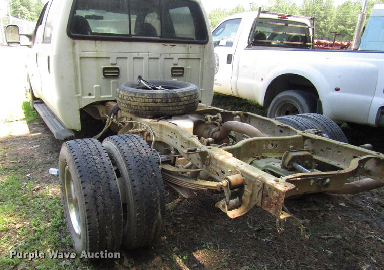 image for item DD3006 2006 Ford F350 Super Duty Crew Cab pickup truck cab and chassis