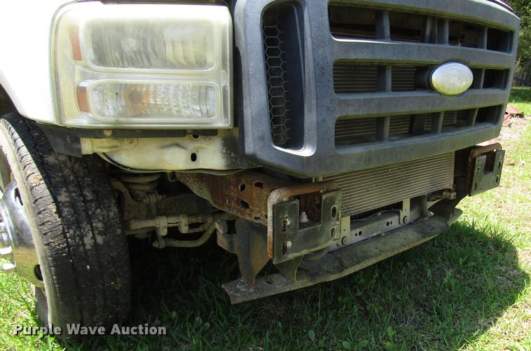 image for item DD3006 2006 Ford F350 Super Duty Crew Cab pickup truck cab and chassis